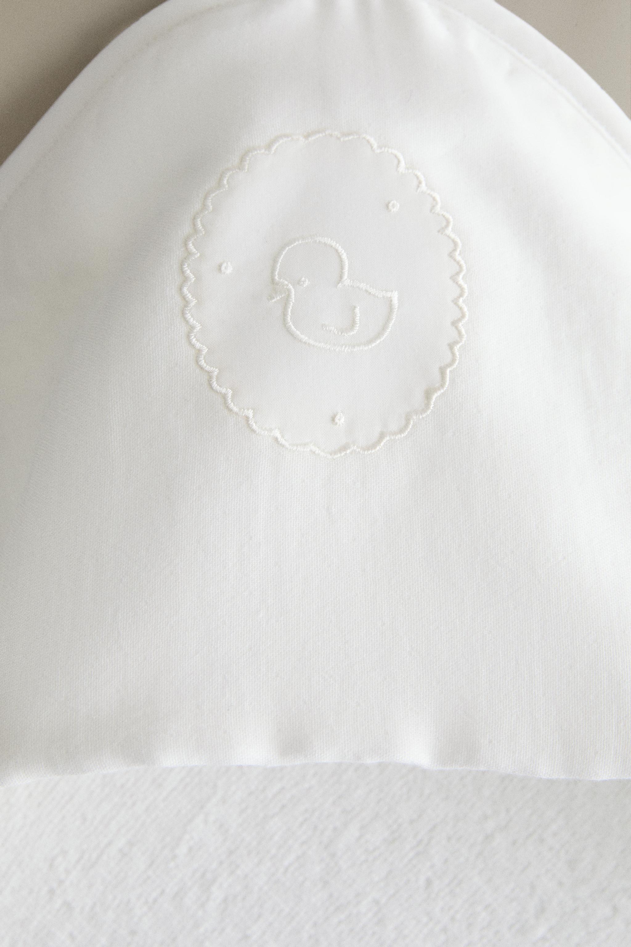 EMBROIDERED HOODED BABY TOWEL